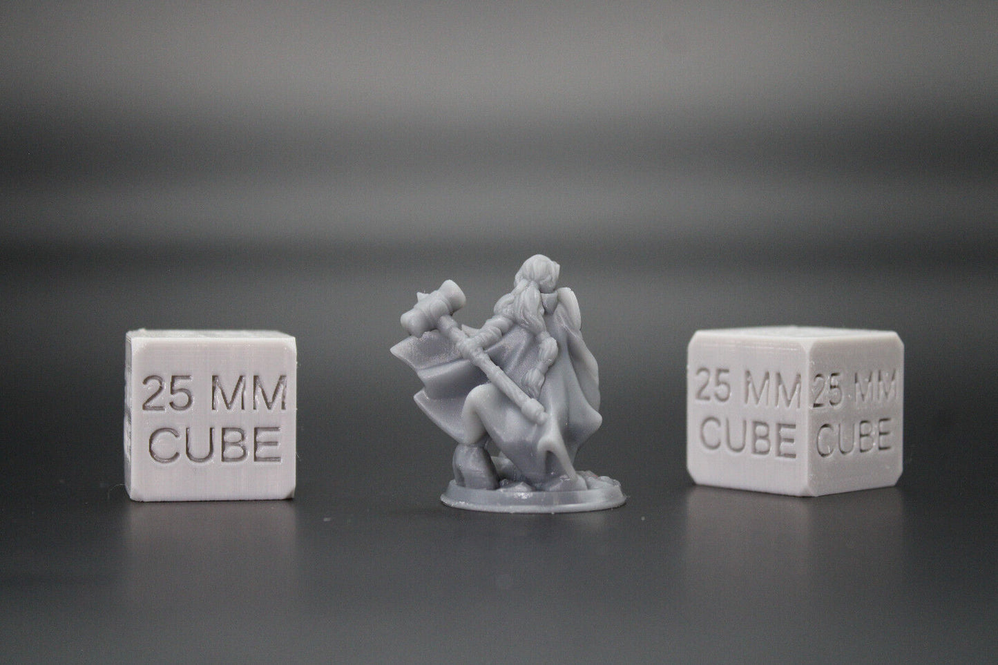Cleric Paladin Female with Great War Hammer & Amulet 32mm Miniature Dnd Skirmish