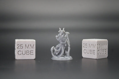 Tiefling Demonkin Female Twin Blade Double Sword 32mm Miniature Dnd Skirmish