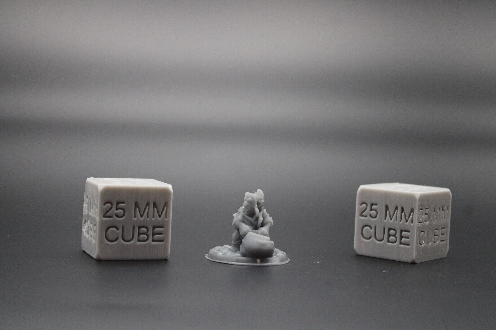 Gnome Treasure Hunter Thief Bag of Gold 32mm Miniature Dnd Skirmish
