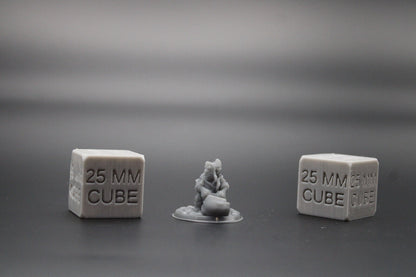 Gnome Treasure Hunter Thief Bag of Gold 32mm Miniature Dnd Skirmish