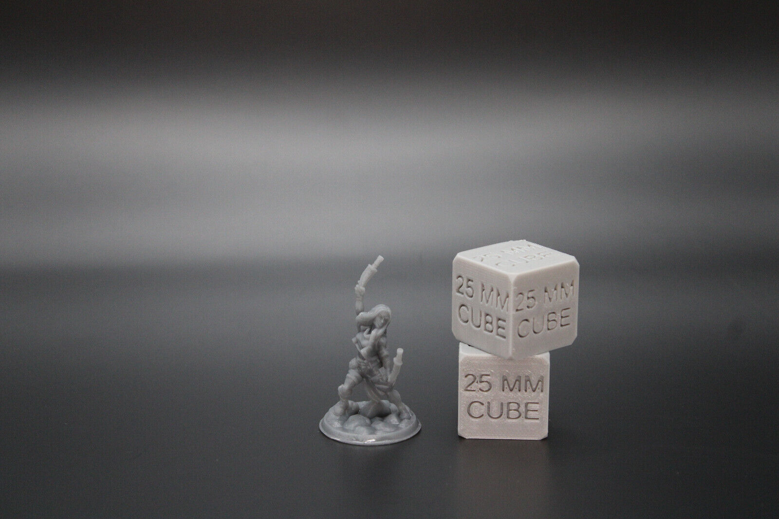 Rogue Female Knife Dagger Assassin 32mm Miniature Dnd Skirmish