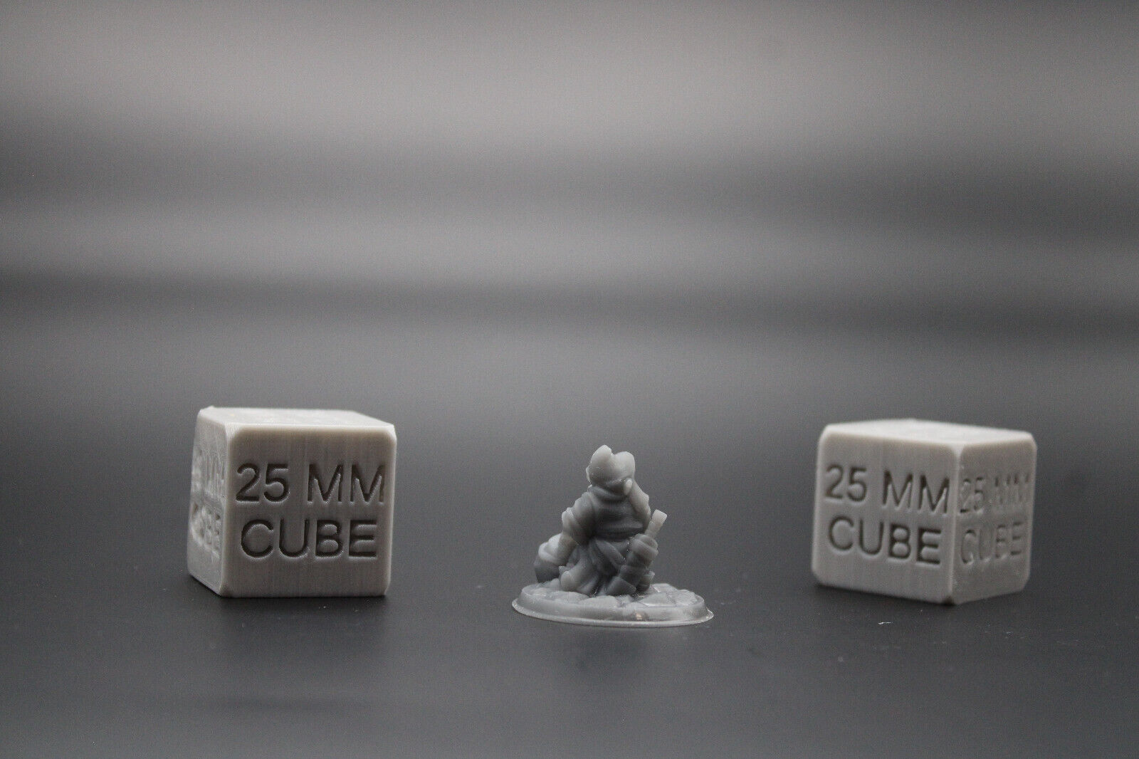 Gnome Treasure Hunter Thief Bag of Gold 32mm Miniature Dnd Skirmish