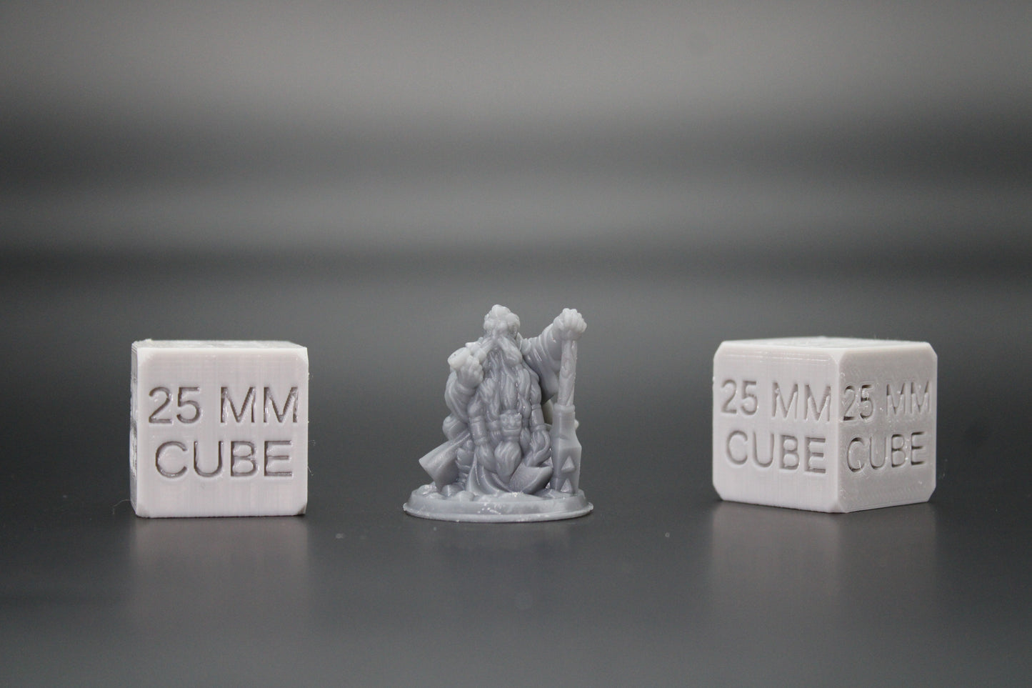 Dwarf Fighter Paladin with Mace Club & Smoking Pipe  32mm Miniature Dnd Skirmish