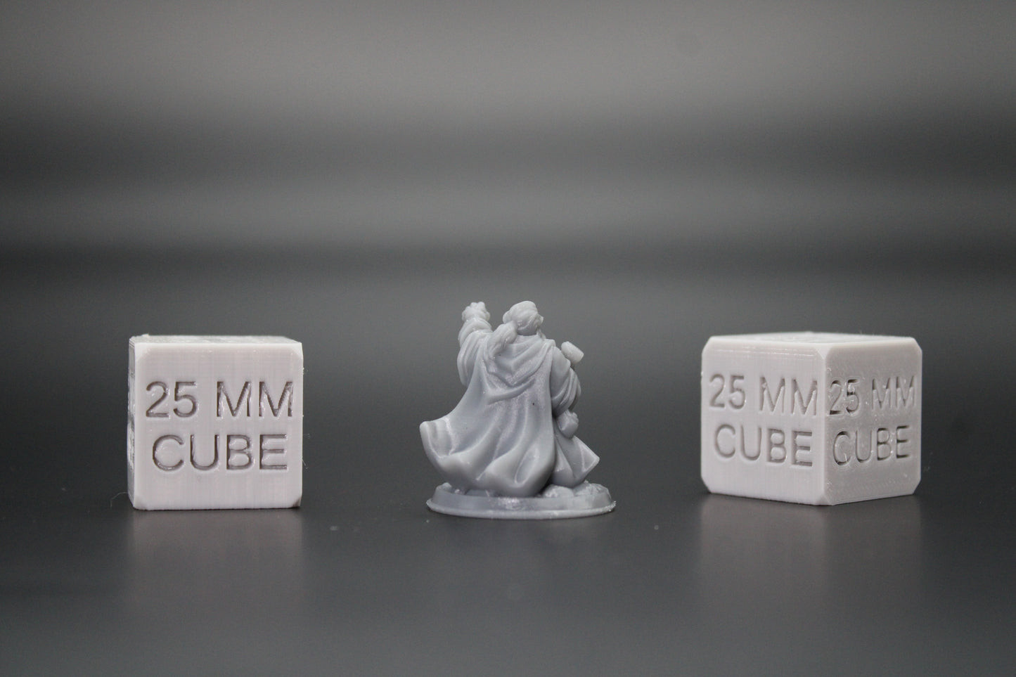 Dwarf Fighter Paladin with Mace Club & Smoking Pipe  32mm Miniature Dnd Skirmish
