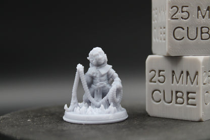Halfling Adventurer Thief Grappling Hook Rope 32mm Miniature Dnd Skirmish