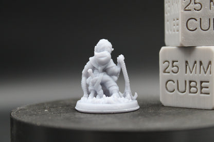 Halfling Adventurer Thief Grappling Hook Rope 32mm Miniature Dnd Skirmish