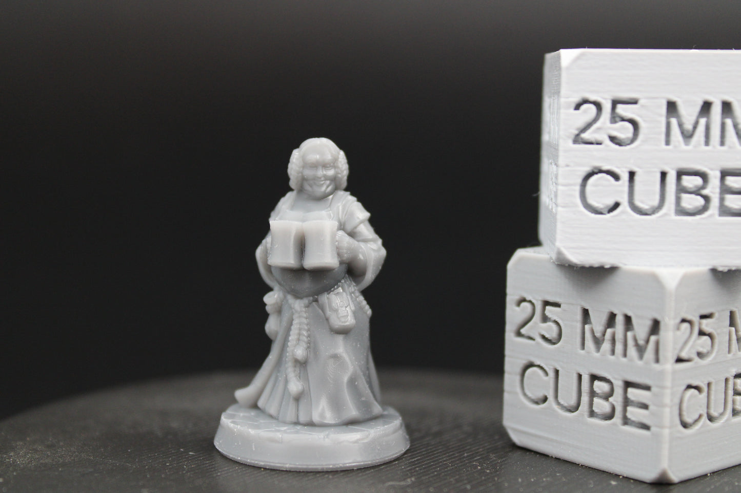 Townsfolk NPC Inn Keeper Bartender Waitress Mug Ale 32mm Miniature Dnd Skirmish