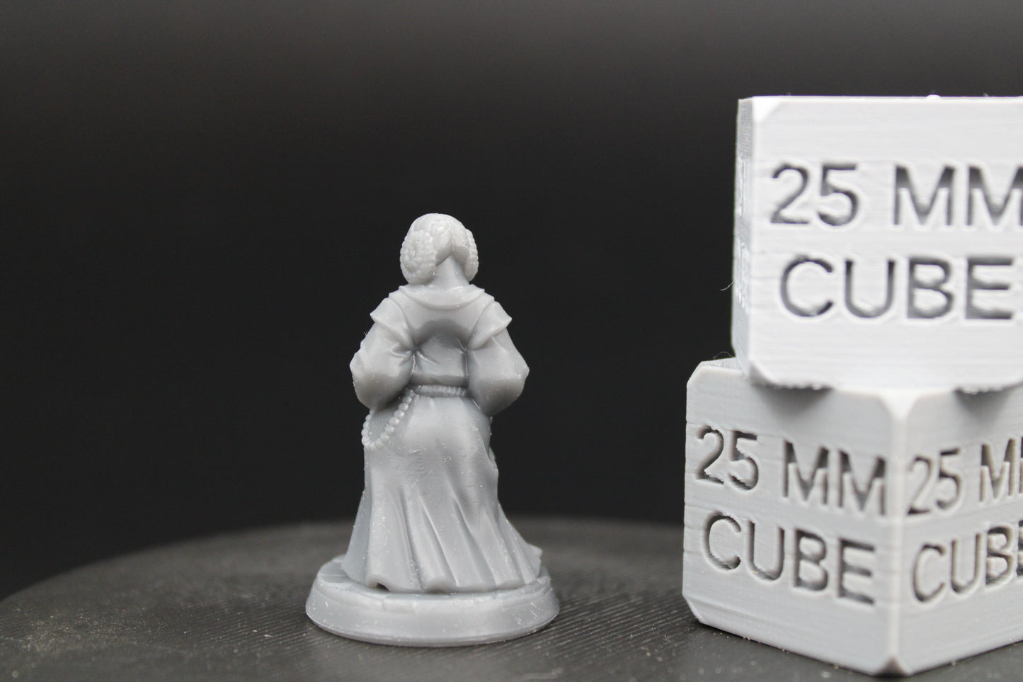 Townsfolk NPC Inn Keeper Bartender Waitress Mug Ale 32mm Miniature Dnd Skirmish