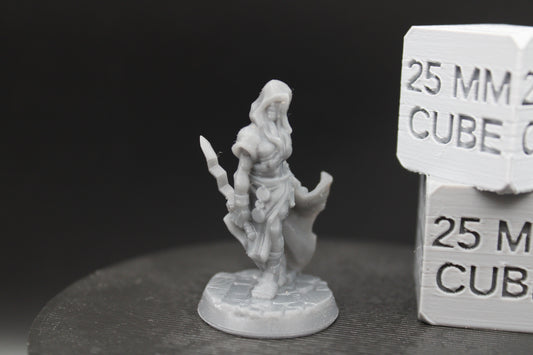 Cultist Female Hooded Fighter Jagged Sword 32mm Miniature Dnd Skirmish