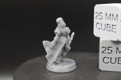 Cultist Female Hooded Fighter Jagged Sword 32mm Miniature Dnd Skirmish